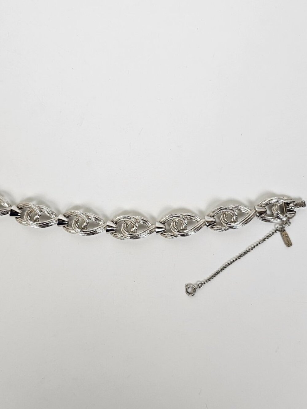 Vtg Monet MCM Bracelet Silver Tone Oval Textured Sculptural Rope Swirl Loop Link - Picture 5 of 13